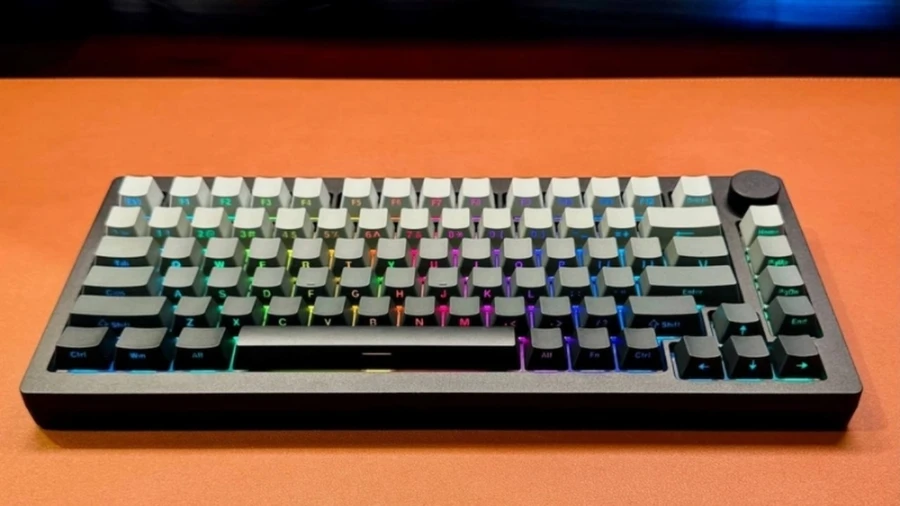 Bàn phím cơ 65% tối ưu không gian hơn TKL/75% nhưng tiện dụng hơn 60% nhờ giữ cụm phím điều hướng riêng