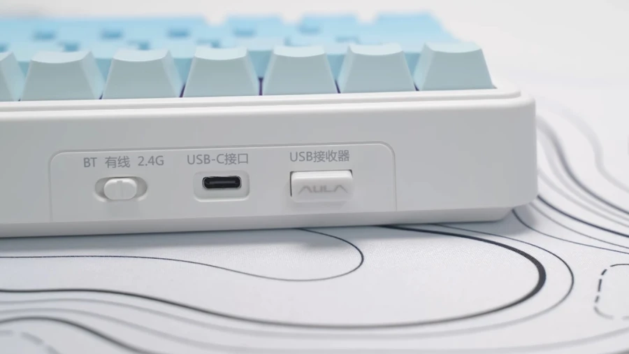 Ưu tiên bàn phím cơ 65% kết nối có dây hoặc 2.4GHz để có độ trễ thấp nhất, đảm bảo ổn định khi chơi game