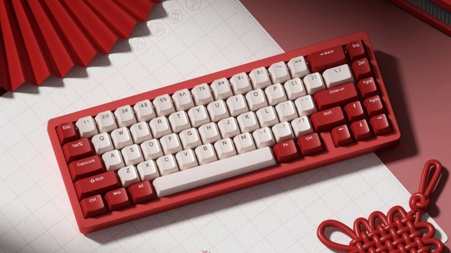 Bàn phím cơ 65% giải phóng tối đa diện tích, giúp chuột di chuyển linh hoạt và setup gọn gàng hơn