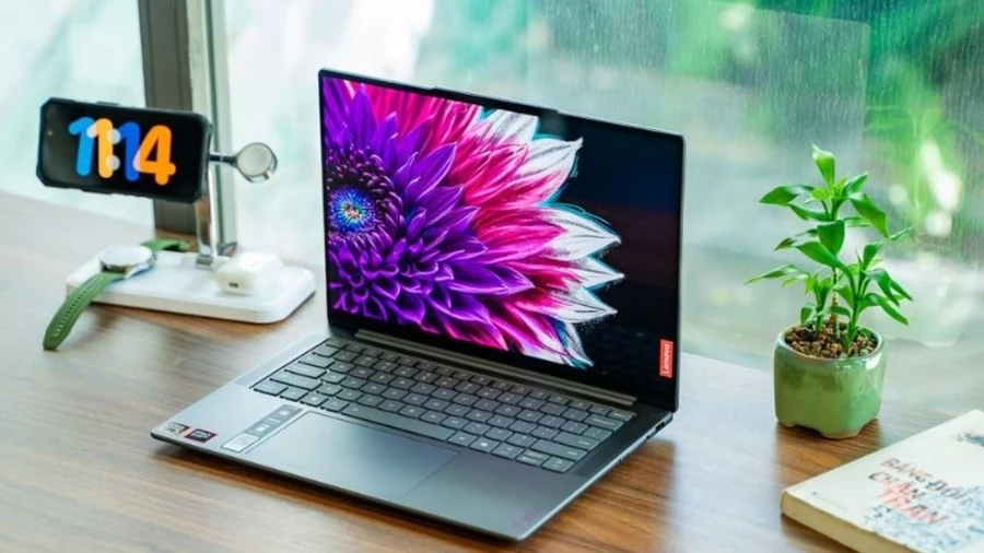 Laptop cho sinh viên thiết kế đồ họa Yoga Pro 7 trang bị Ryzen AI 9, RAM 32GB, màn OLED 2.8K 120Hz, mỏng nhẹ, tối ưu sáng tạo chuyên nghiệp