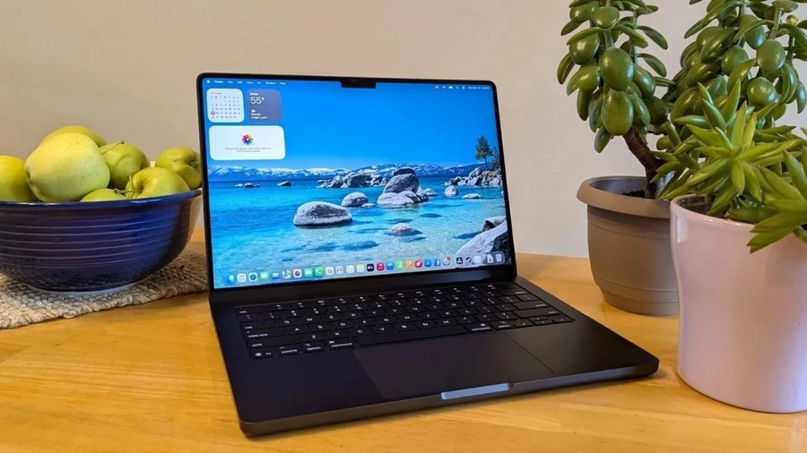 MacBook là laptop cho sinh viên thiết kế đồ họa lý tưởng với màn hình chuẩn màu, hiệu năng ổn định và bền bỉ