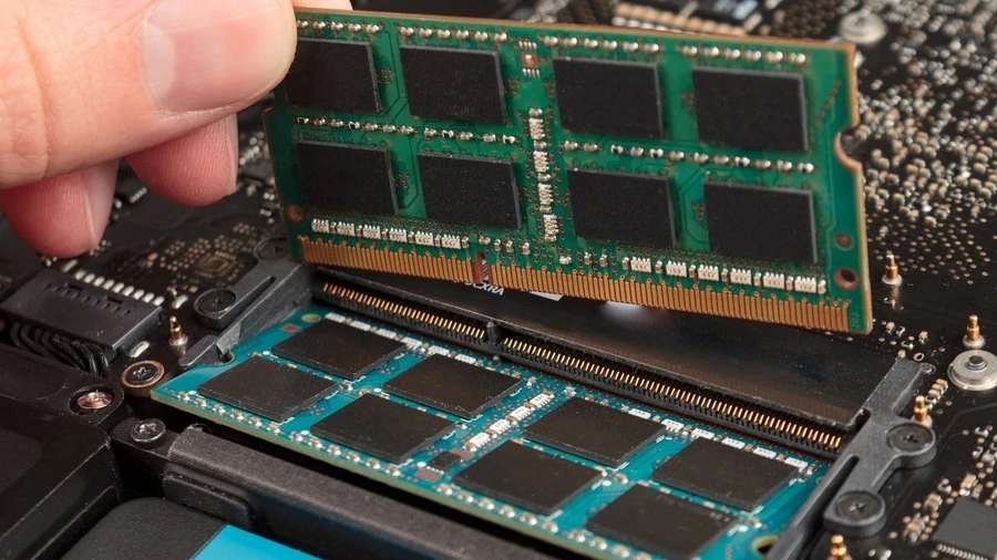Nên chọn laptop cho sinh viên tự động hóa tối thiểu 8GB RAM, lý tưởng nhất là 16GB để đa nhiệm mượt mà các phần mềm chuyên ngành