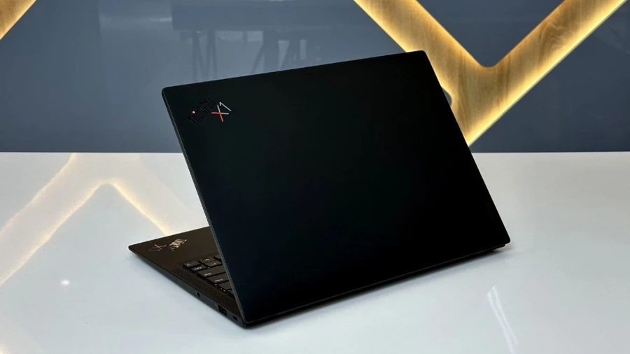 ThinkPad X1 Carbon Gen 11 là mẫu laptop cho sinh viên tự động hóa mỏng nhẹ, siêu bền và có hiệu năng cực kỳ mạnh mẽ