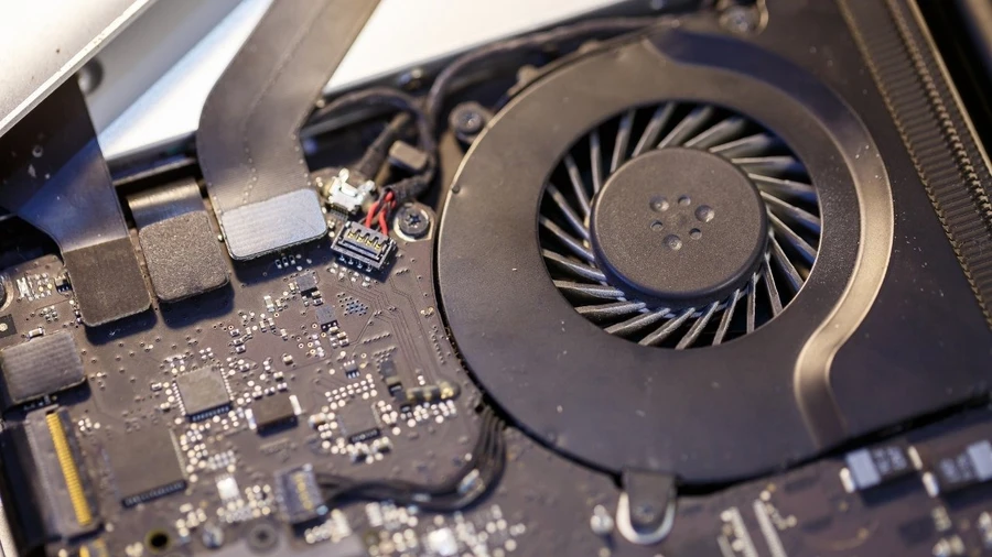 Tản nhiệt tốt giúp máy hoạt động ổn định, hãy ưu tiên laptop chơi FO4 mượt giá rẻ có quạt và ống đồng hiệu suất cao