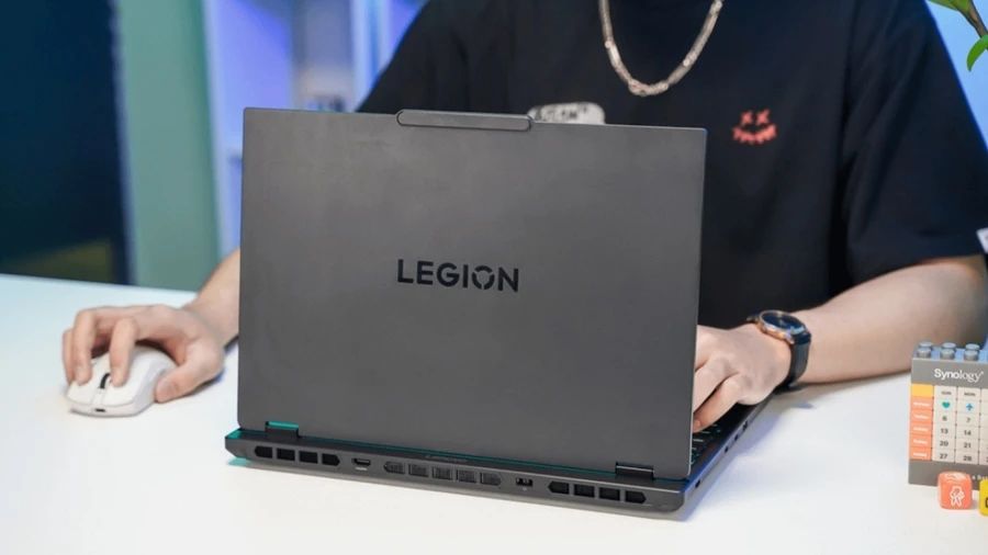 Laptop chơi valorant Lenovo Legion 5 15AHP10: Ryzen 7 260, RTX 5060, 24GB RAM, SSD 1TB, màn OLED 165Hz, chiến game