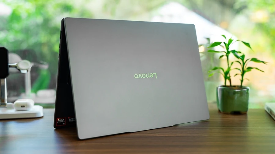 Laptop tầm trung Lenovo Yoga Pro 7 Ryzen AI 9, 32GB RAM, 1TB SSD có màn 2.8K OLED, mạnh mẽ cho sáng tạo nội dung