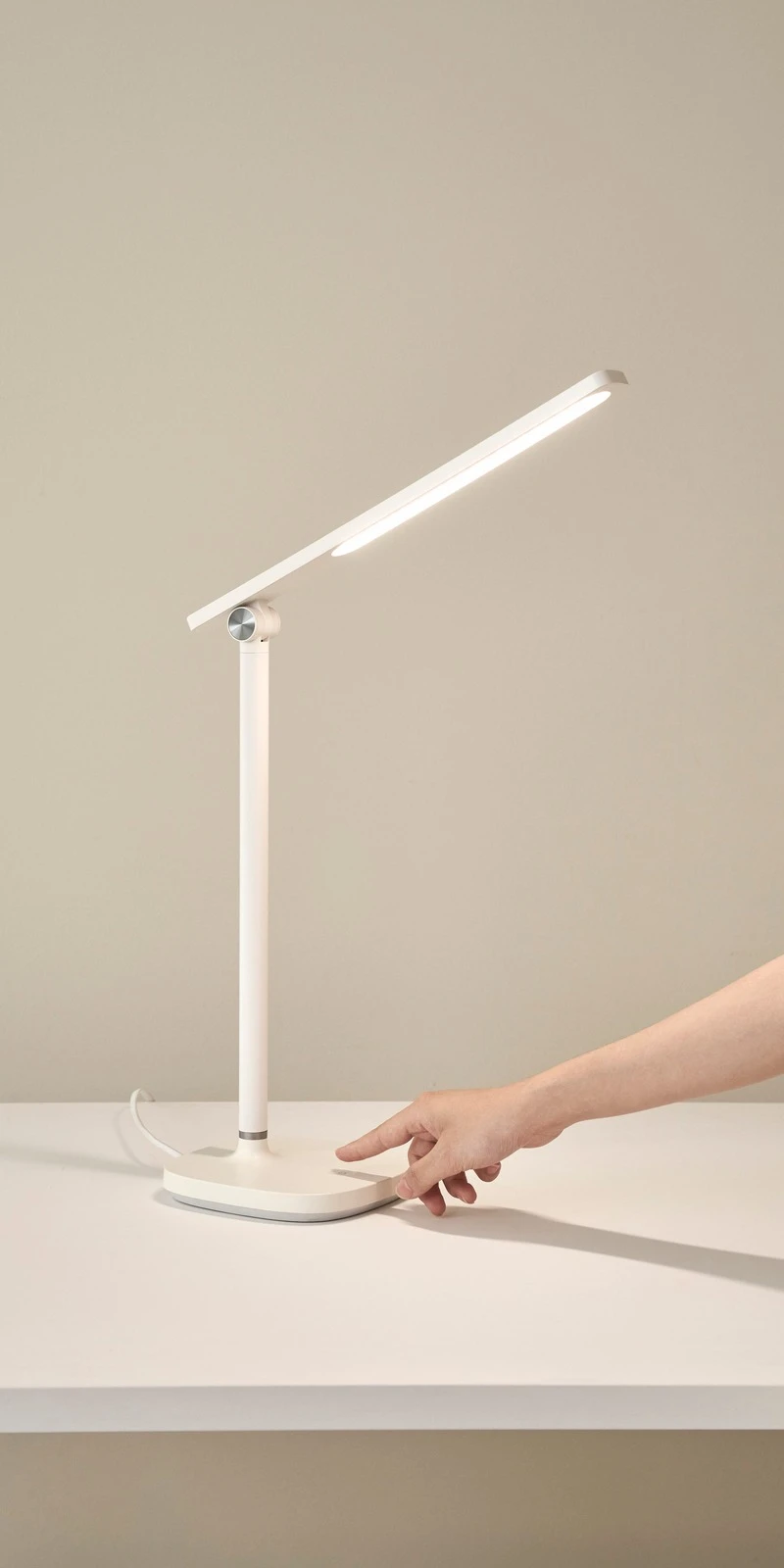 Điều khiển cảm ứng và điều chỉnh độ sáng vô cấp