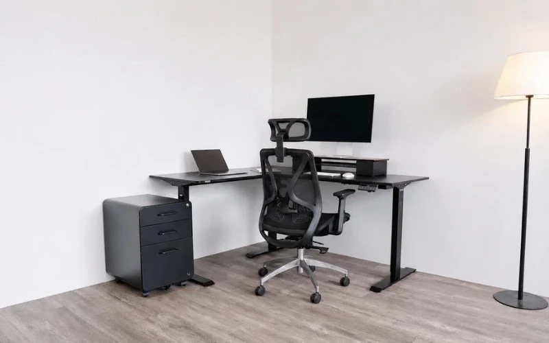 Khung bàn nâng hạ Motion Corner có 2 màu trắng hiện đại và đen mạnh mẽ dễ phối