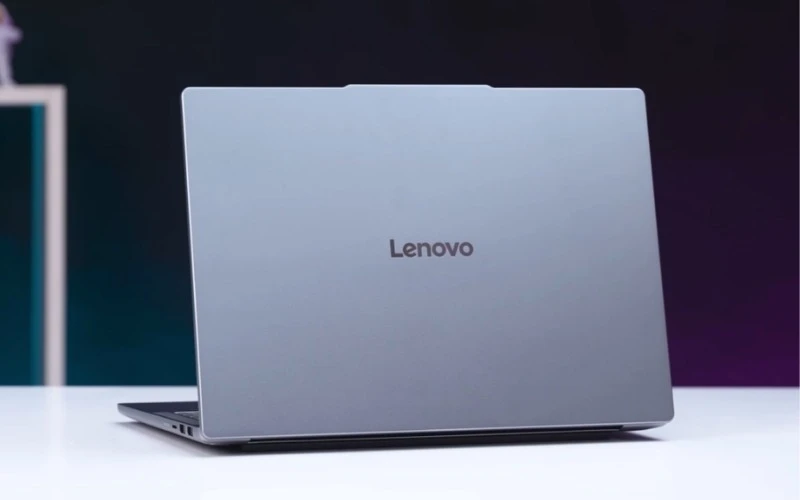 Thiết kế Lenovo IdeaPad Slim 5 14 2025 (XiaoXin 14 AHP10R) gọn nhẹ 1.45kg, nắp nhôm chắc chắn cùng màu xám bạc Cloud Grey hiện đại