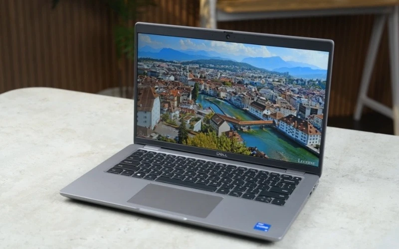 Màn hình Dell Latitude 5440 14 inch FHD sắc nét, mang lại không gian làm việc vừa đủ thoải mái