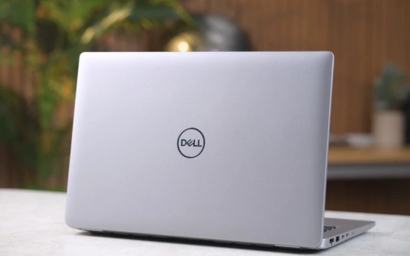 Ngoại hình Dell Latitude 5440 tối giản, hiện đại, mang đậm tính thực dụng cho dân văn phòng