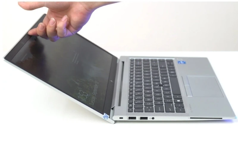 HP Elitebook 840 G8 tích hợp camera và micro chất lượng cao, hỗ trợ tối ưu các cuộc họp từ xa