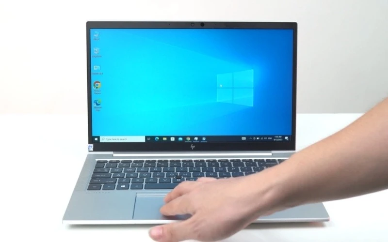 Layout HP Elitebook 840 G8 gọn gàng, phím bấm êm ái cùng touchpad rộng rãi, tối ưu soạn thảo