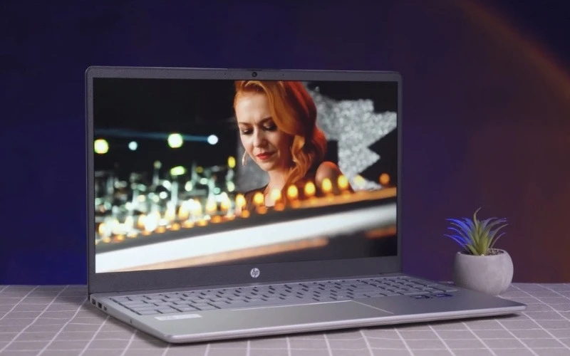 Laptop HP 15-FD2050WM có hiệu năng tốt, hạn chế về RAM 8GB và dải màu 62.5% sRGB