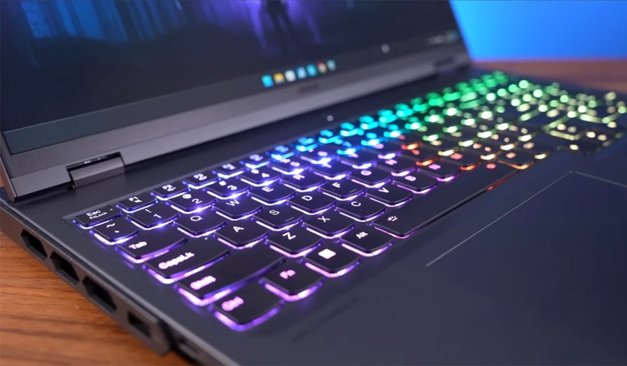 Hệ thống đèn nền RGB có thể thỏa sức tùy chỉnh của Legion Pro 7