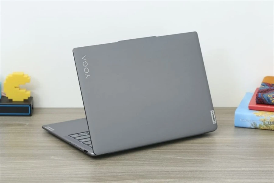 Lenovo Yoga Slim 7 14IMH9 83CV001VVN có ngoại hình sang trọng, cứng cáp