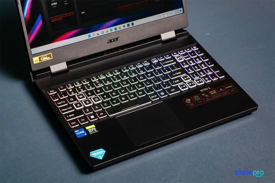 Phím WASD nổi bật, thuận tiện khi chơi game, tối ưu trải nghiệm gaming.