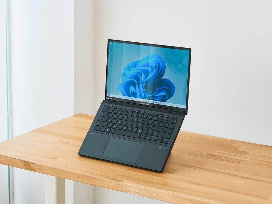 ASUS Zenbook 14 Duo được trang bị 2 màn hình fullsize 14 inch nhiều chế độ