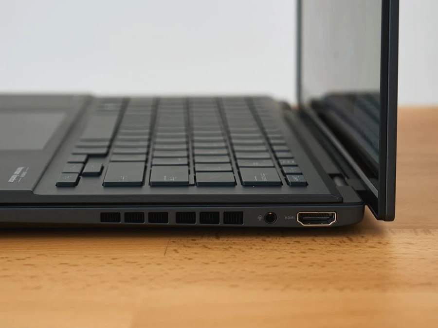 ASUS Zenbook 14 Duo sở hữu đầy đủ các cổng kết nối bạn cần