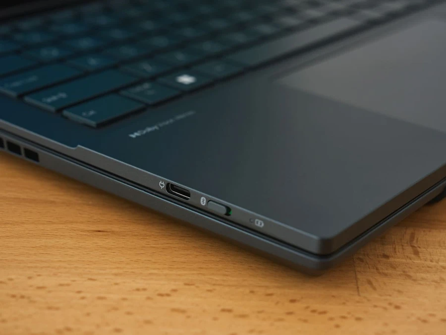 ASUS Zenbook 14 Duo sở hữu đầy đủ các cổng kết nối bạn cần
