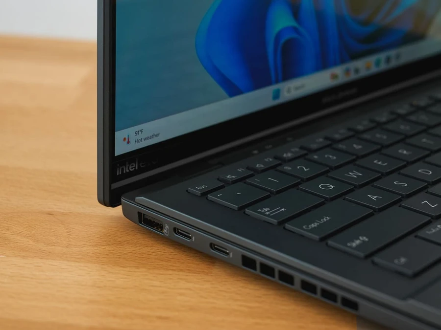 ASUS Zenbook 14 Duo sở hữu đầy đủ các cổng kết nối bạn cần