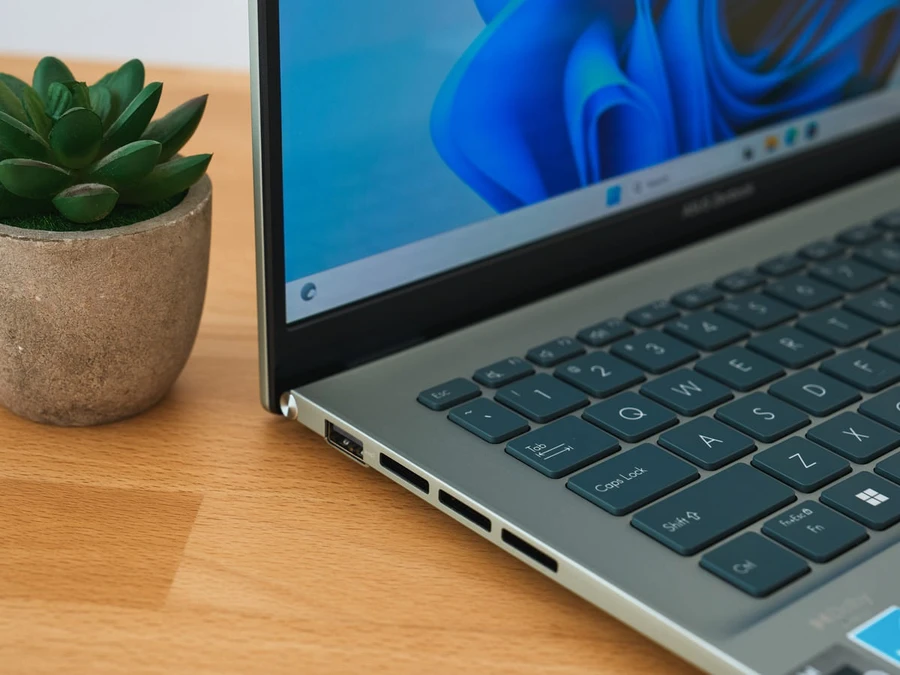 ASUS Zenbook 14 OLED UX3402 được trang bị đa dạng cổng kết nối