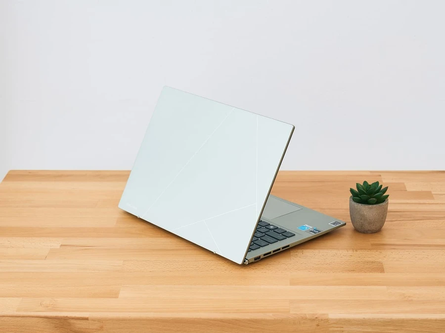 ASUS Zenbook 14 OLED sở hữu mọi phẩm chất vốn có của dòng máy: Sang trọng, chỉn chu và đặc biệt