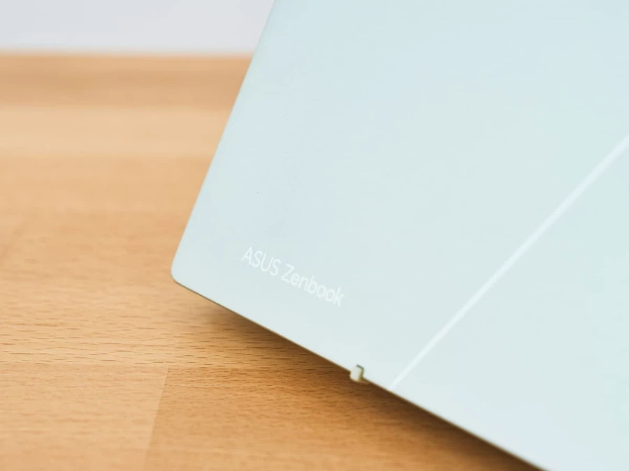 ASUS Zenbook 14 OLED sở hữu mọi phẩm chất vốn có của dòng máy: Sang trọng, chỉn chu và đặc biệt