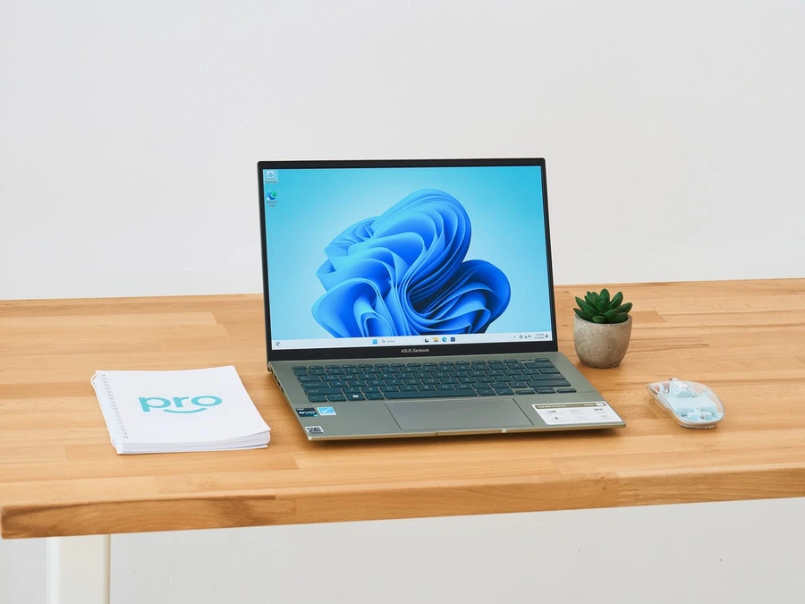 Màn hình luôn là điểm sáng mỗi khi nhắc tới cái tên ASUS Zenbook 14 OLED UX3402