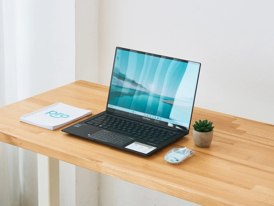 Màn hình trang bị các công nghệ tiên tiến nhất của  ASUS Zenbook 14