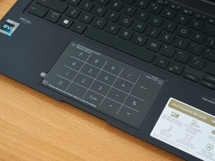 Bàn phím ASUS Zenbook 14X OLED Q420VA có độ rộng vừa phải, khoảng cách hợp lý