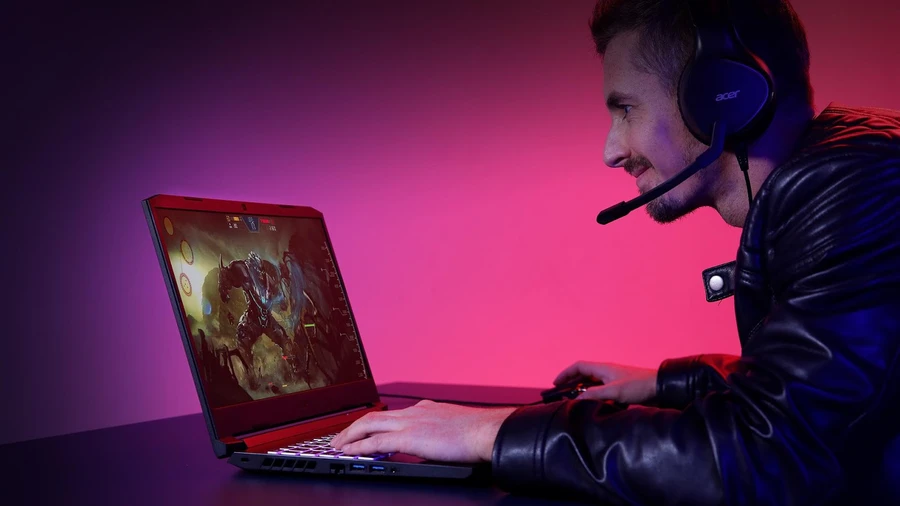 Acer Nitro 5 2021 với hệ thống tản nhiệt mạnh mẽ và thiết kế gaming.