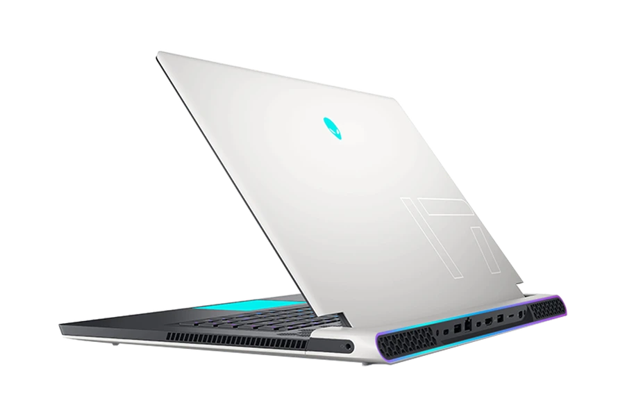 Alienware x17 R1 với thiết kế độc đáo, logo người ngoài hành tinh và touchpad RGB