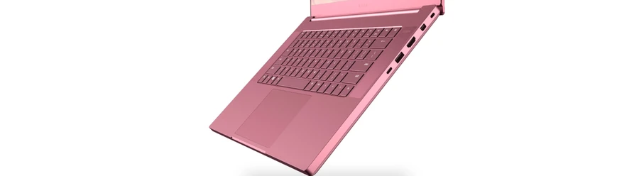 Bàn phím và touchpad màu hồng của Razer Blade 15 Base Edition
