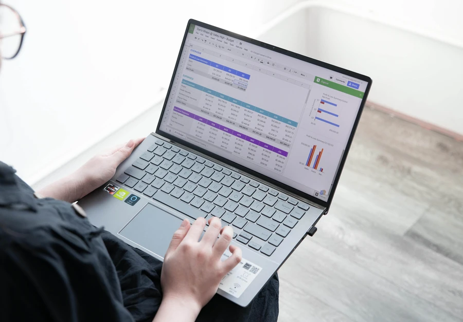 ASUS ZenBook 14 Q407iq
