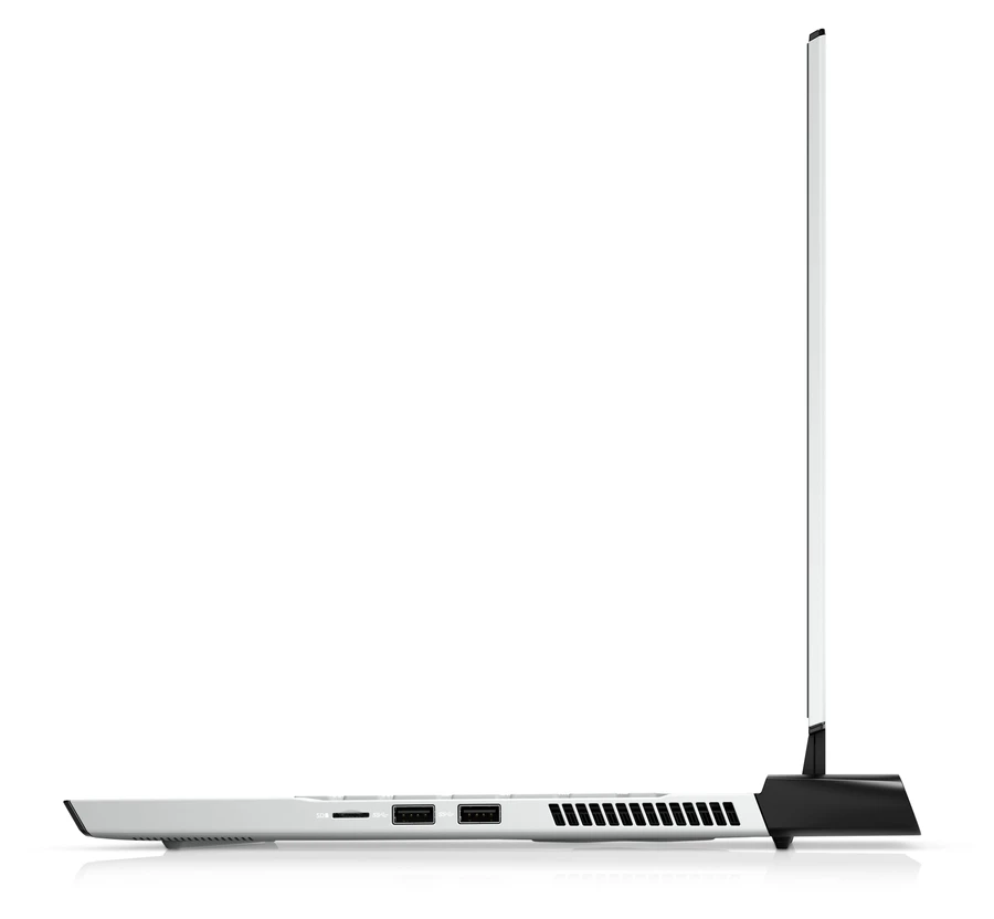 Dell Alienware M15 R3 với nhiều cổng kết nối và loa kép phía trước