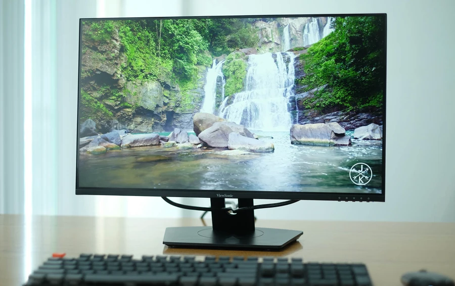 Màn hình ViewSonic 24 inch viền mỏng, Full HD, linh hoạt điều chỉnh.