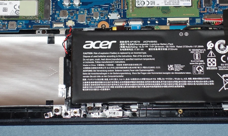 acer-predator-helios-300-2021-pin
