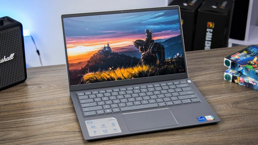 Dell Vostro 5410 với chip Intel Core i5, đồ họa Iris Xe, RAM 8GB và SSD 512GB