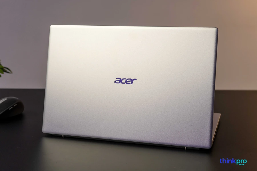 Acer Swift 3 14 2021 màu bạc, khung nhôm phủ nhám, thiết kế tối giản, sang trọng.