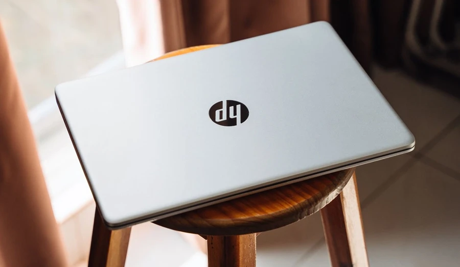 Laptop HP 14s với cấu hình văn phòng, card đồ họa Intel Iris Xe