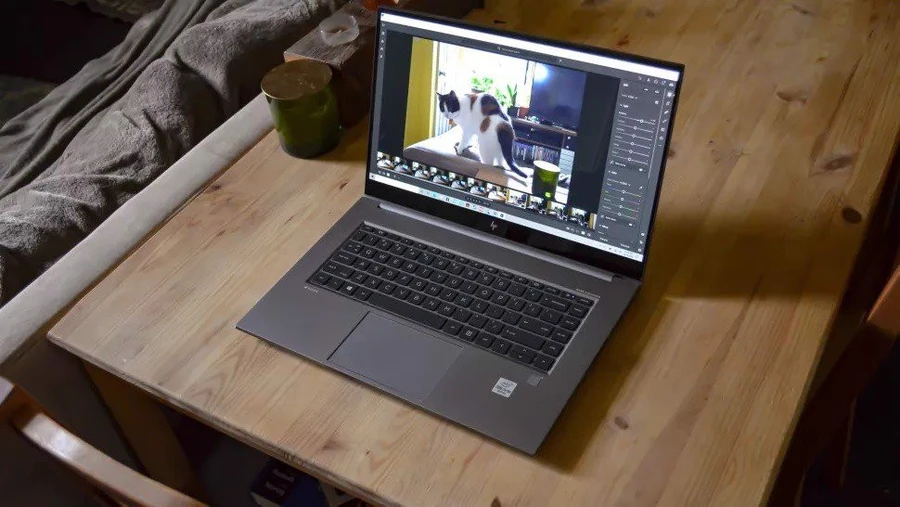 HP ZBook Studio G7 màu xám, mỏng nhẹ, thiết kế tinh tế, cạnh tranh với Dell Precision và Lenovo ThinkPad.