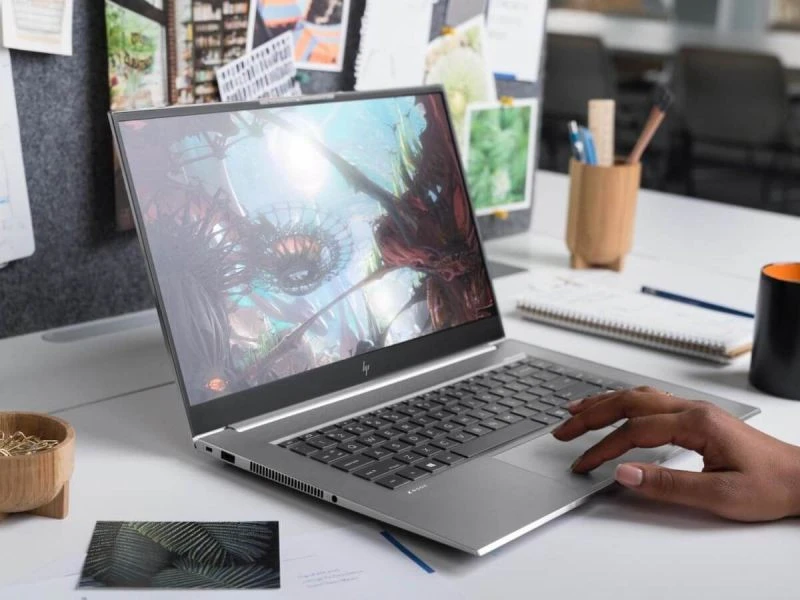 Bàn phím chiclet HP ZBook Studio G7 với đèn nền sáng và touchpad kính