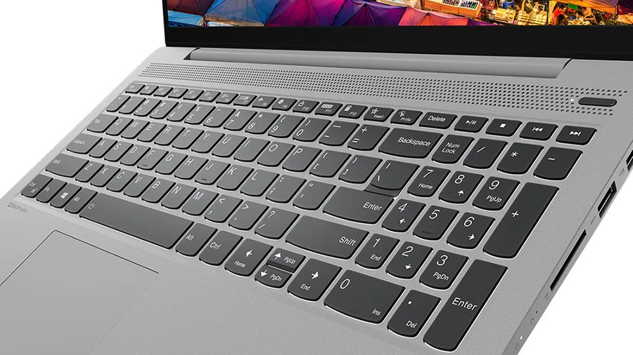 Bàn phím Lenovo Ideapad 5 15 AMD với layout đầy đủ, ký tự rõ ràng, phím cong ôm ngón tay.