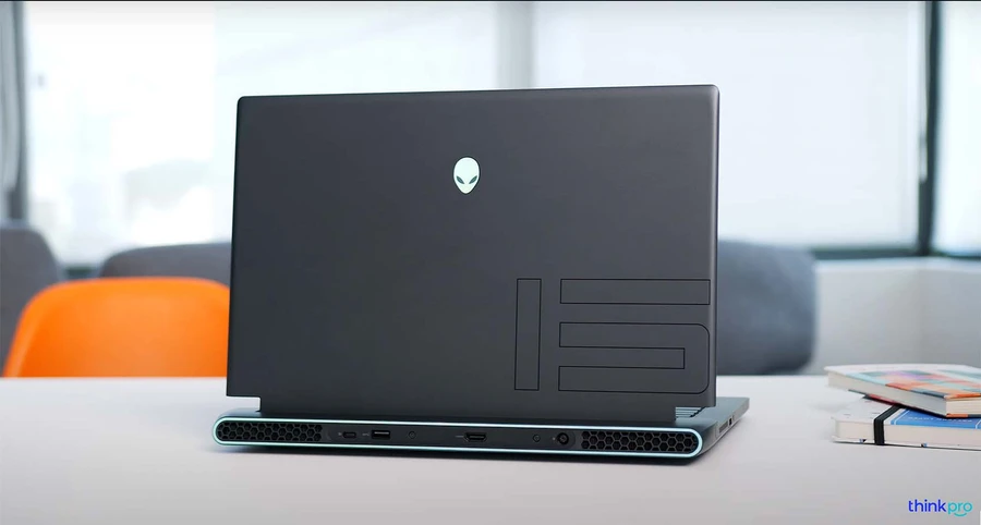 Dell Alienware m15 Ryzen Edition R5 màu Xám Đen với thiết kế đặc trưng và màn hình chất lượng cao