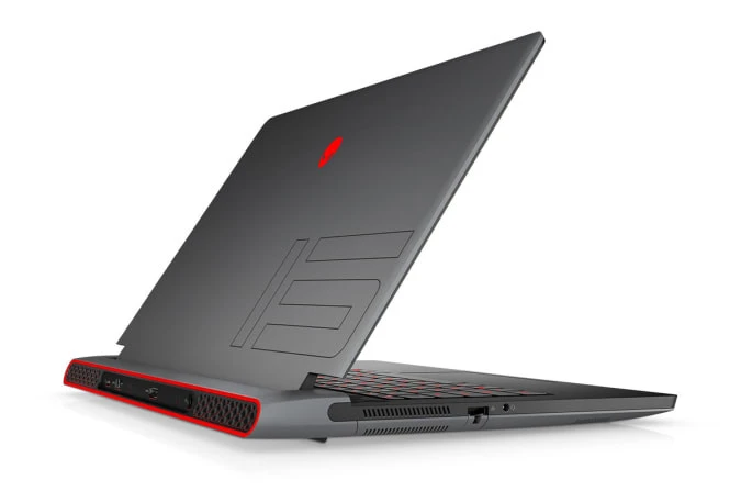 Laptop Alienware m15 R6 với màn hình sắc nét và cổng kết nối đa dạng