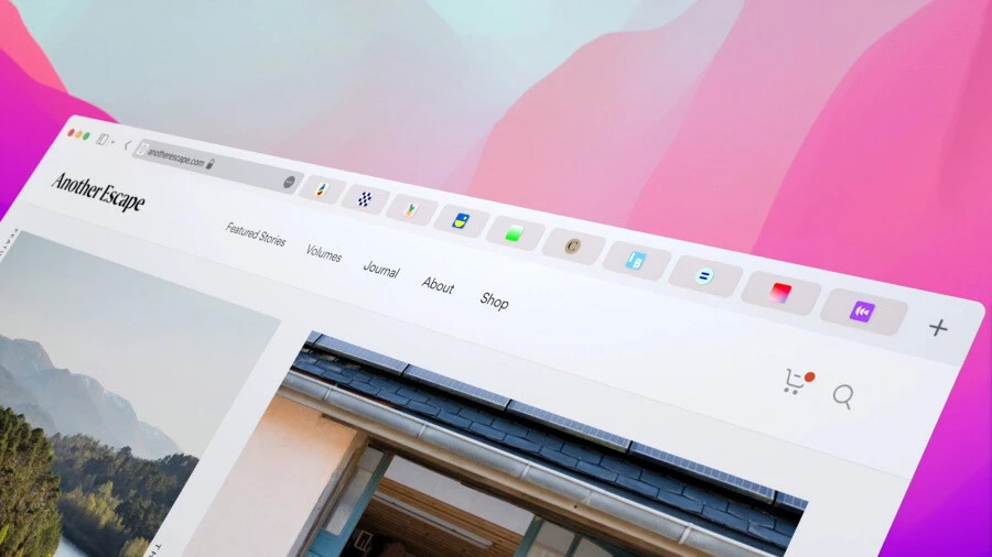 Safari trên macOS Monterey với thanh địa chỉ thu gọn và các tab nhỏ hơn.