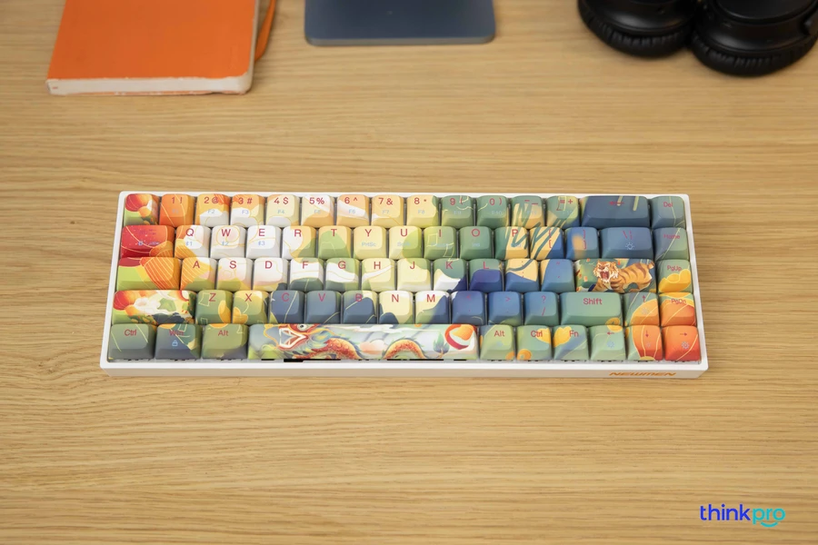 Bàn phím cơ Newmen GM680 phiên bản Jungle với keycap họa tiết rừng rậm và rồng hổ
