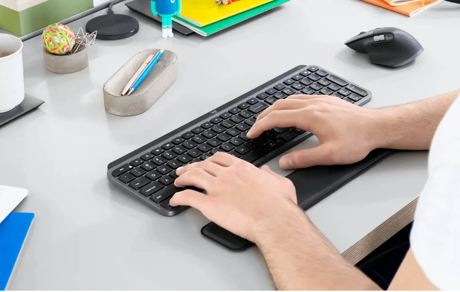 Hành trình phím của MX Keys tự nhiên và mượt mà