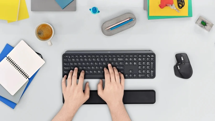 Bàn phím Logitech MX Keys trên máy tính bảng